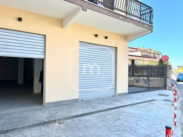 negozio in vendita a Roma in zona Borghesiana