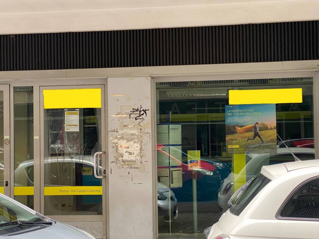 negozio in vendita a Roma in zona Tuscolano