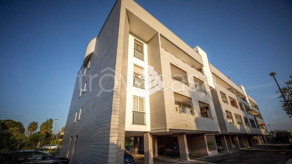 appartamento in vendita a Roma in zona Acilia