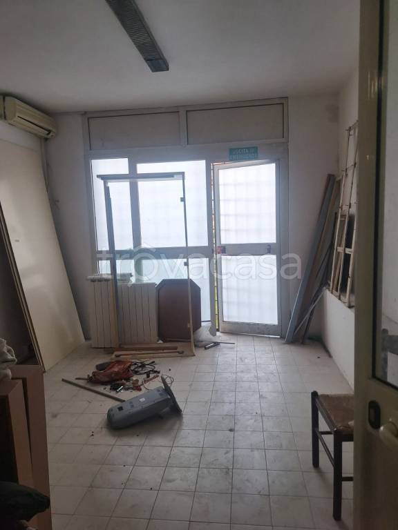 locale di sgombero in vendita a Roma in zona Finocchio
