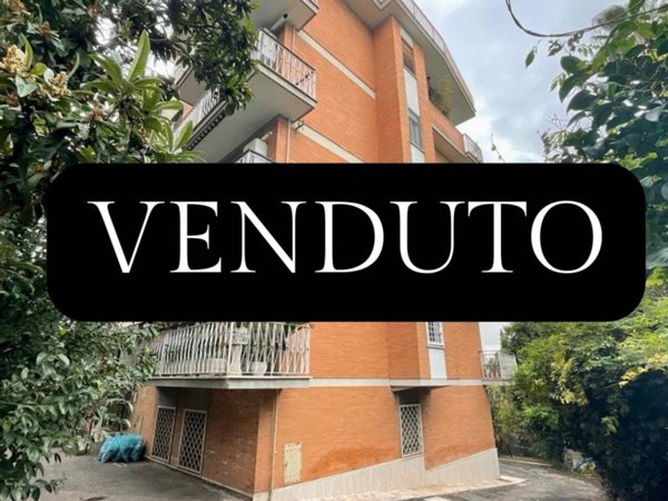 appartamento in vendita a Roma in zona Tomba di Nerone