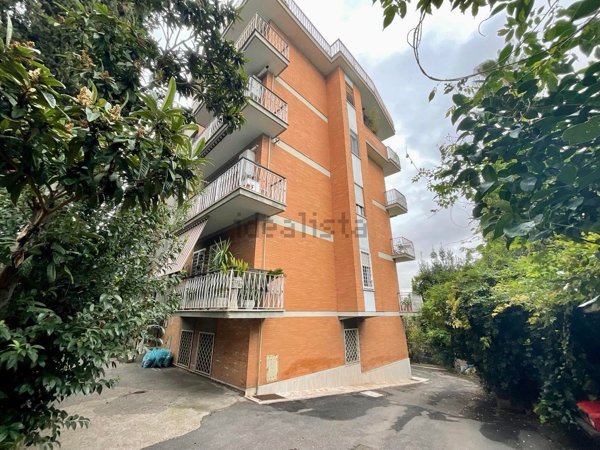 appartamento in vendita a Roma in zona Tomba di Nerone