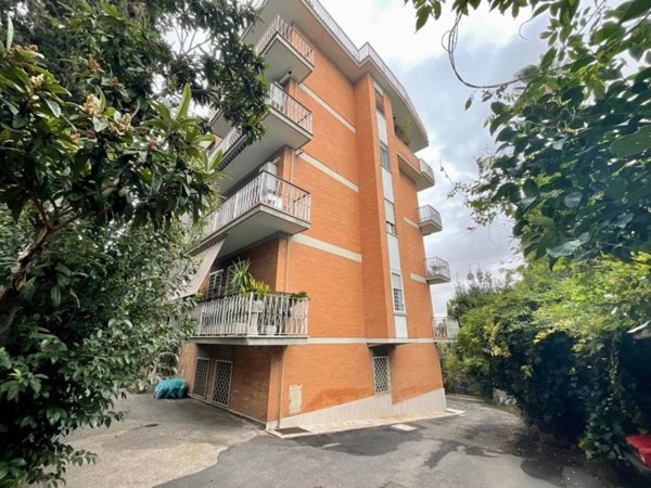 appartamento in vendita a Roma in zona Tomba di Nerone