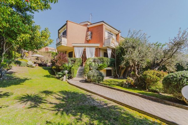 casa indipendente in vendita a Roma in zona Mezzocammino