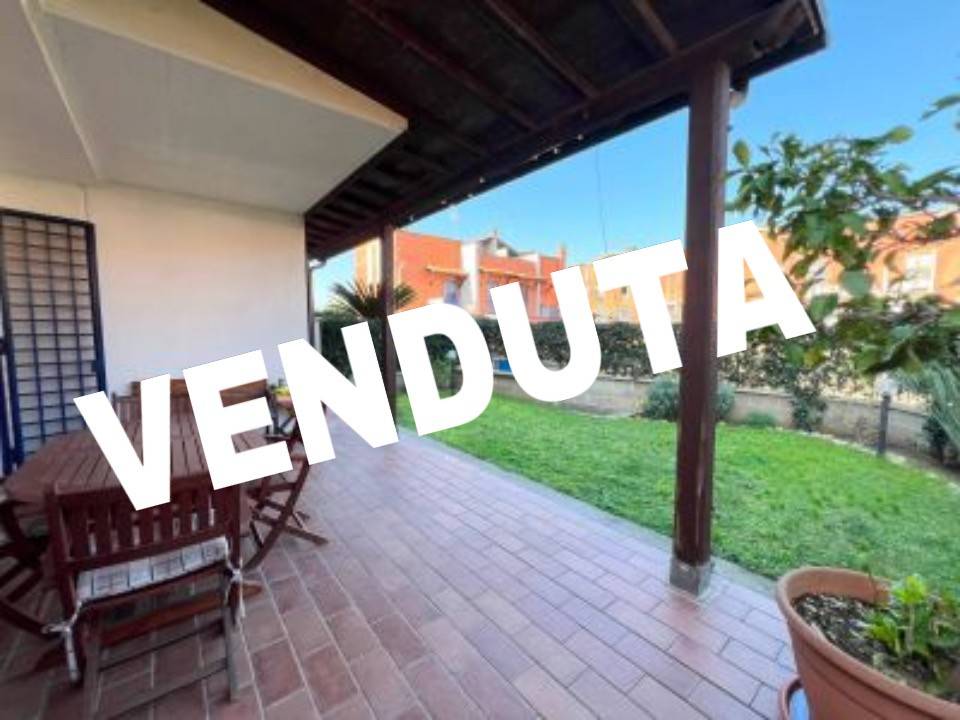 casa indipendente in vendita a Roma in zona Acilia