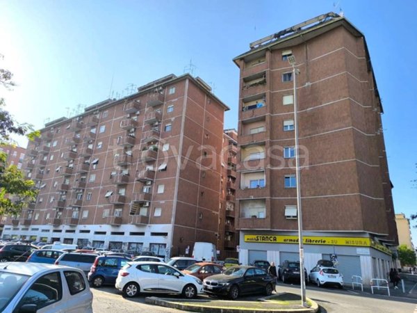 appartamento in vendita a Roma in zona Ardeatino