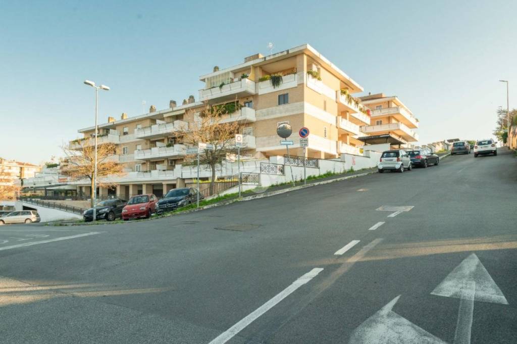 appartamento in vendita a Roma in zona Tor di Quinto