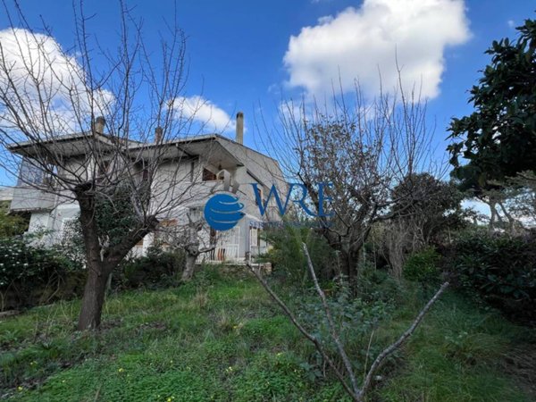 casa indipendente in vendita a Roma in zona Axa