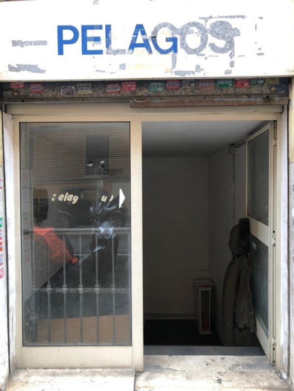 locale commerciale in vendita a Roma in zona Appio Latino