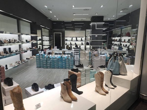 negozio in vendita a Roma in zona Ardeatino