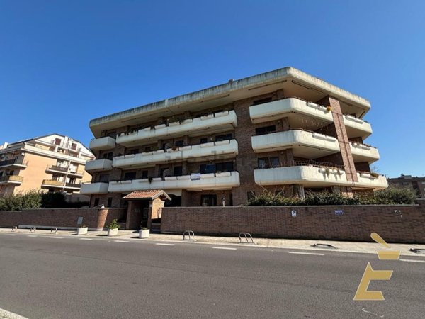 appartamento in vendita a Roma in zona Appio Claudio