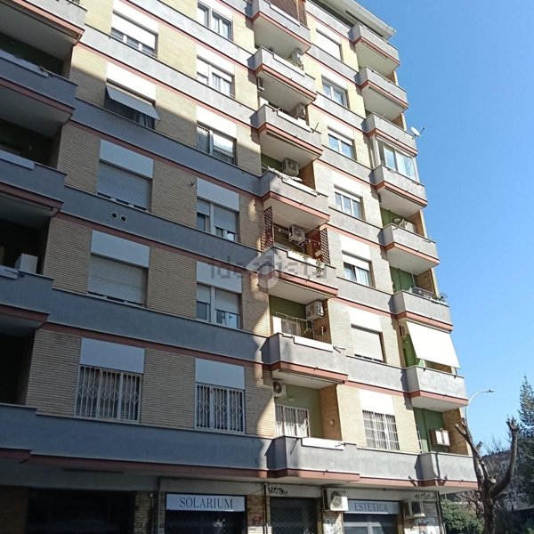 appartamento in vendita a Roma in zona Ostiense