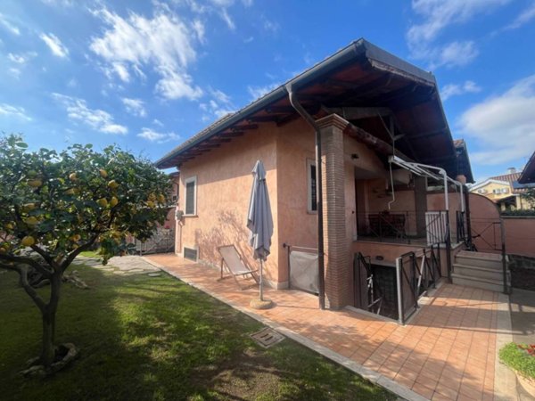 casa indipendente in vendita a Roma in zona Infernetto