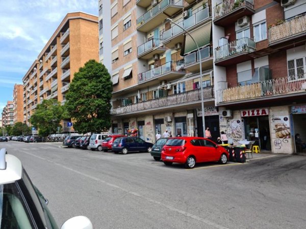 negozio in vendita a Roma in zona Ostiense