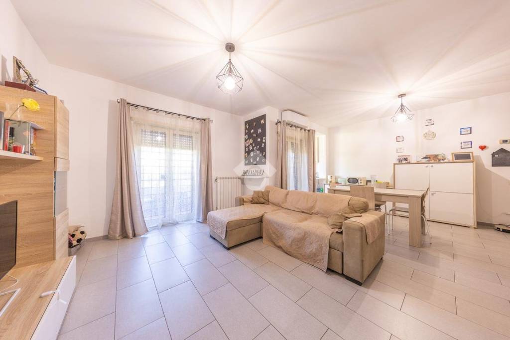 appartamento in vendita a Roma in zona Castelverde