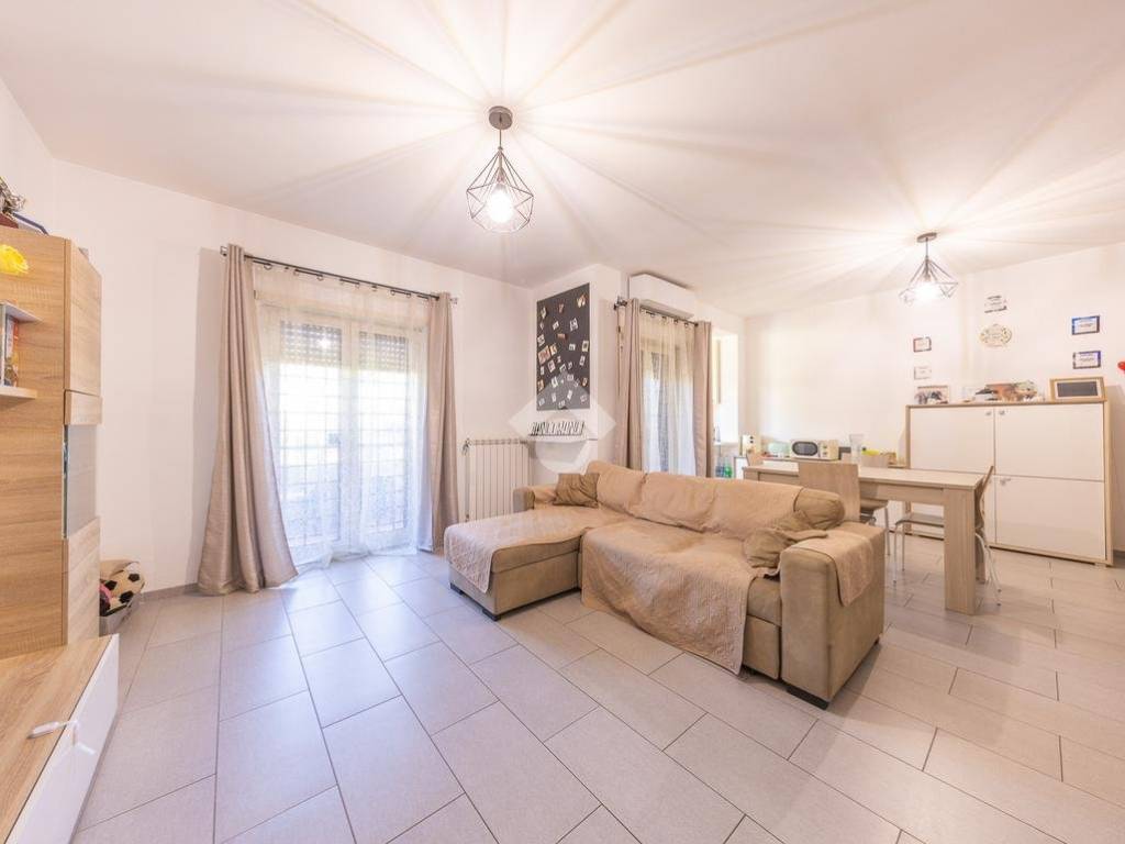 appartamento in vendita a Roma in zona Castelverde
