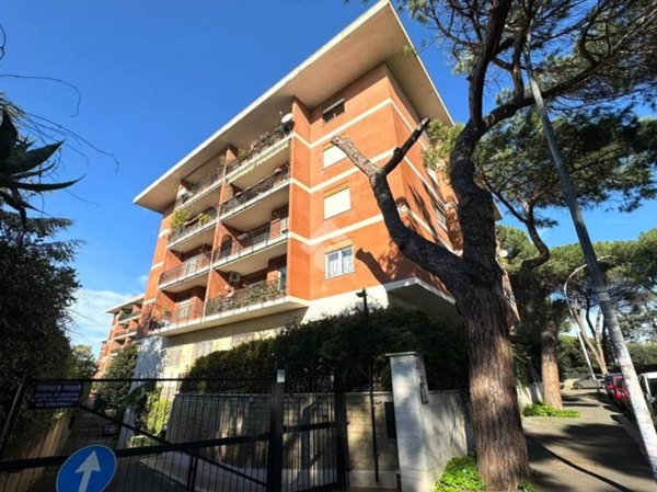 appartamento in vendita a Roma in zona Mostacciano