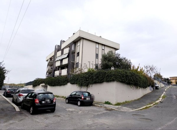 appartamento in vendita a Roma in zona Selva Candida