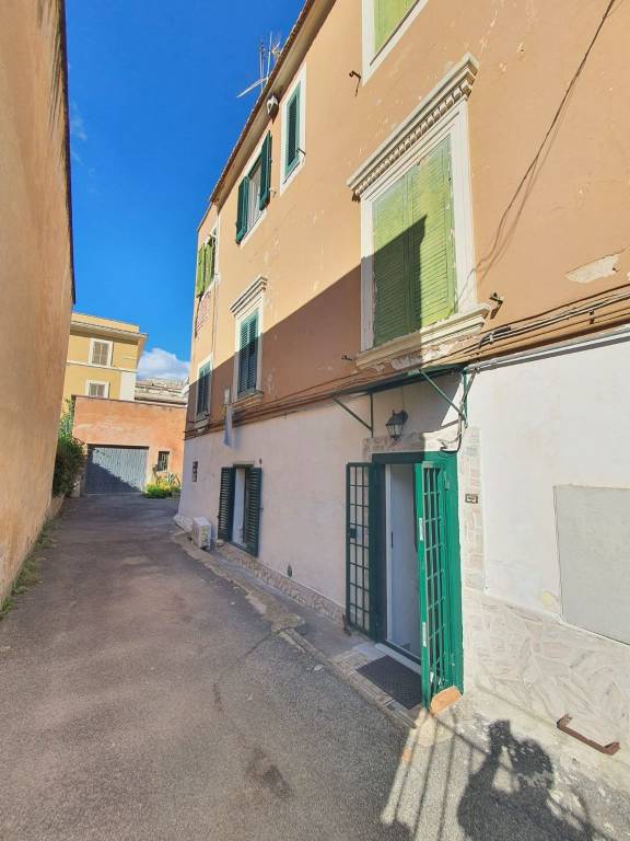 appartamento in vendita a Roma in zona Tuscolano