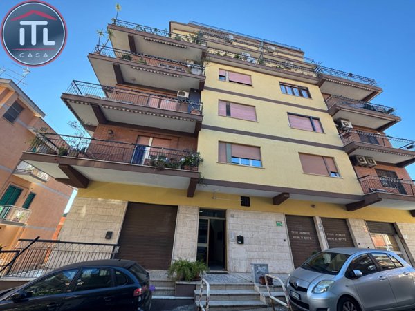 appartamento in vendita a Roma in zona Colle del Sole