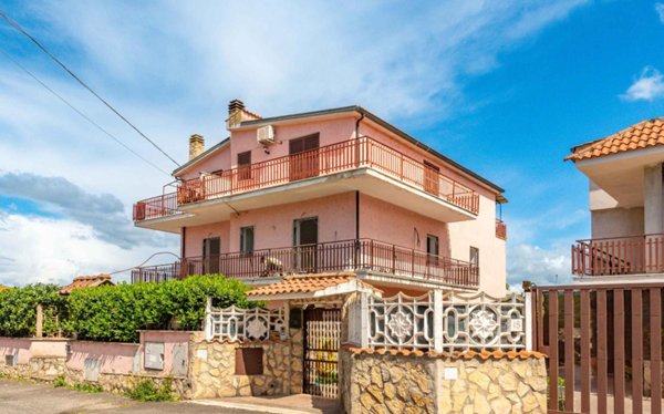 appartamento in vendita a Roma in zona Fosso di San Giuliano