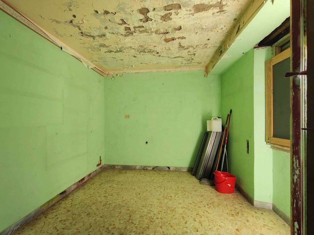 locale di sgombero in vendita a Roma in zona Appio Claudio