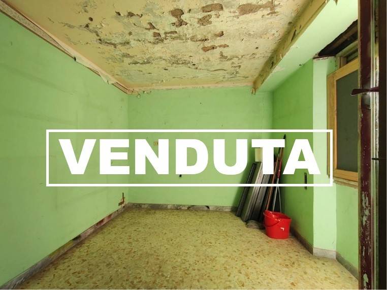 locale di sgombero in vendita a Roma in zona Appio Claudio