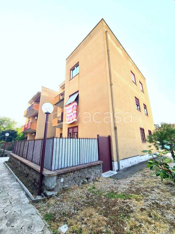 appartamento in vendita a Roma in zona Appio Claudio