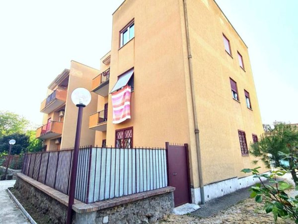 appartamento in vendita a Roma in zona Appio Pignatelli