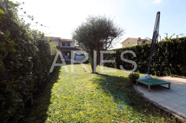 casa indipendente in vendita a Roma in zona Casal Palocco