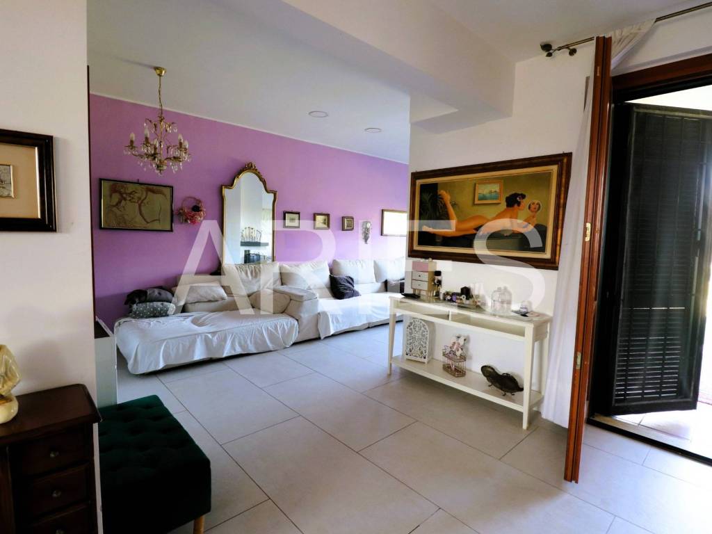 casa indipendente in vendita a Roma in zona Casal Palocco