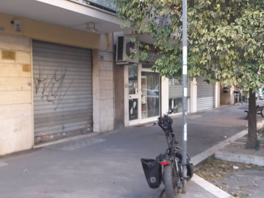 negozio in vendita a Roma in zona Ostiense