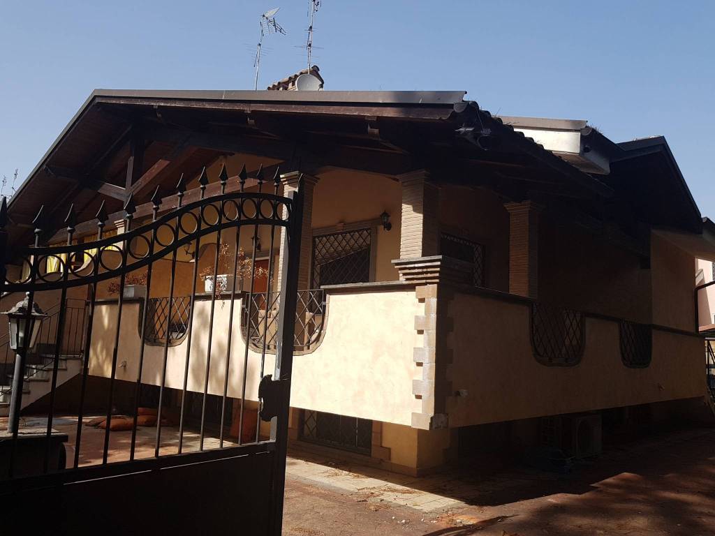 casa indipendente in vendita a Roma in zona Infernetto
