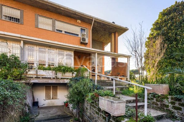 casa indipendente in vendita a Roma in zona Casal Palocco