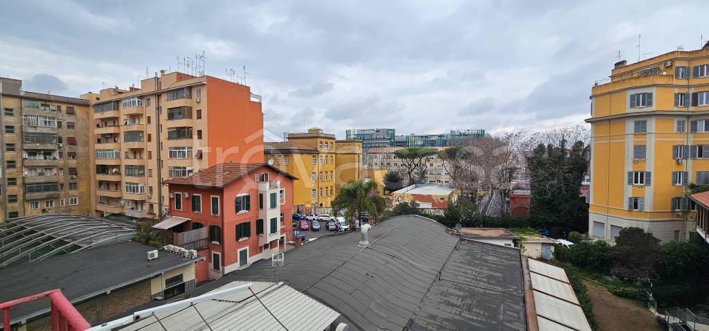 appartamento in vendita a Roma in zona Ostiense
