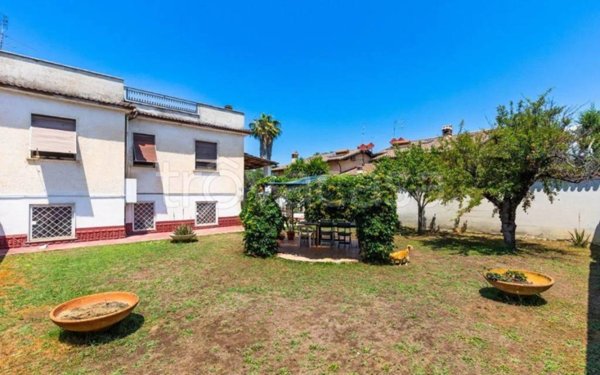 casa indipendente in vendita a Roma in zona Infernetto