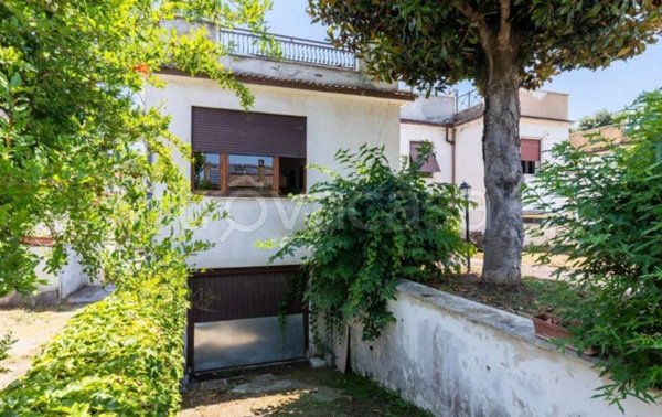 casa indipendente in vendita a Roma in zona Infernetto