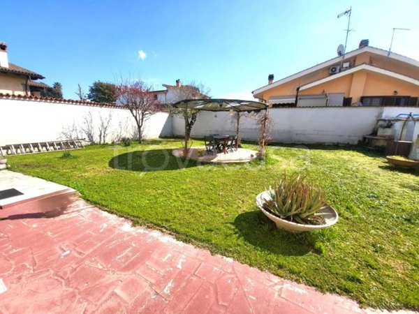 casa indipendente in vendita a Roma in zona Infernetto