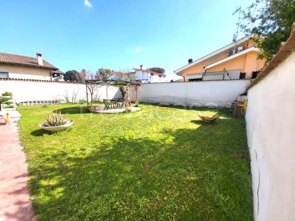 casa indipendente in vendita a Roma in zona Infernetto
