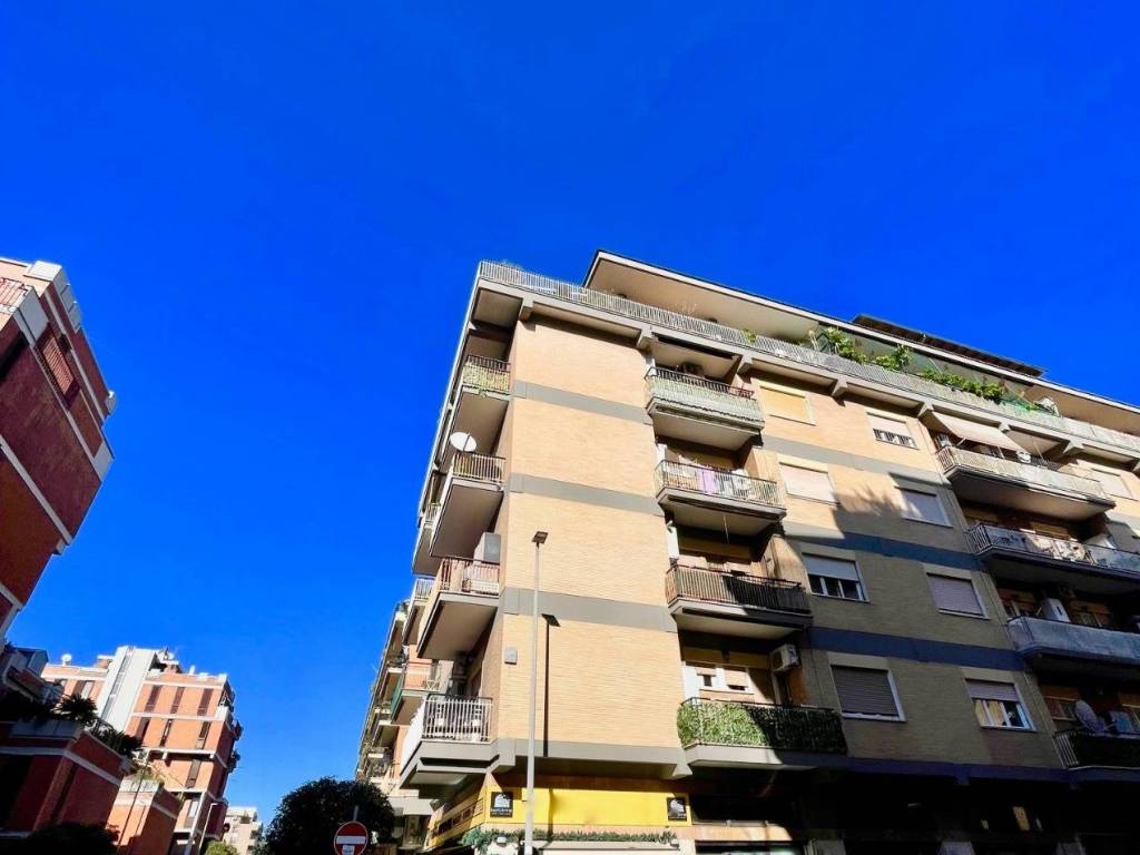 appartamento in vendita a Roma in zona Ostia