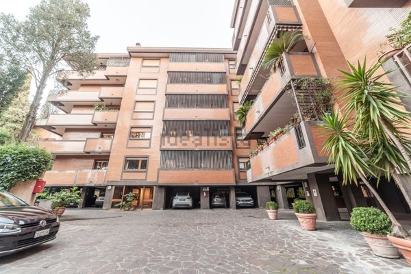 appartamento in vendita a Roma in zona Della Vittoria