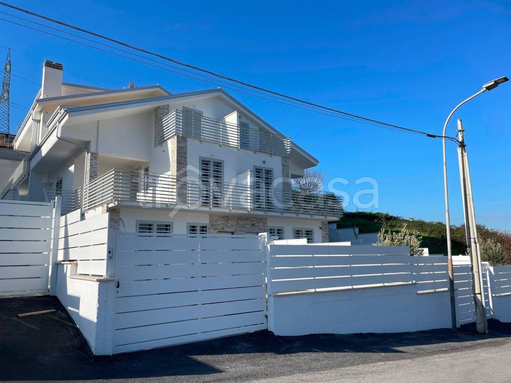 casa indipendente in vendita a Roma in zona Ponte Mammolo