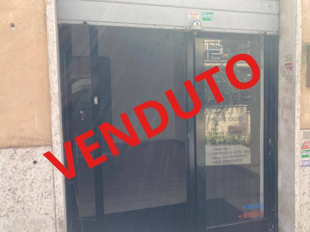 negozio in vendita a Roma in zona Corviale