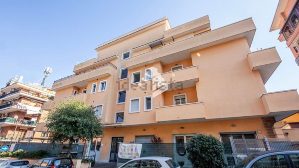 appartamento in vendita a Roma in zona Colle Prenestino