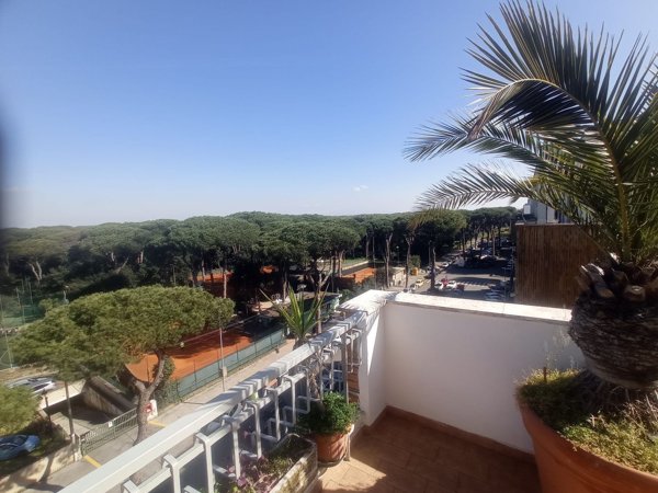 appartamento in vendita a Roma in zona Ostia