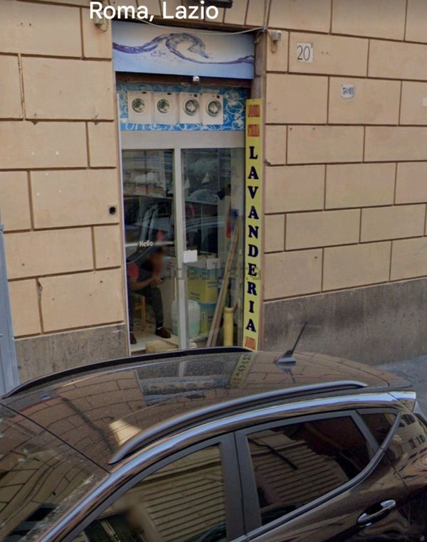 locale commerciale in vendita a Roma in zona Castro Pretorio