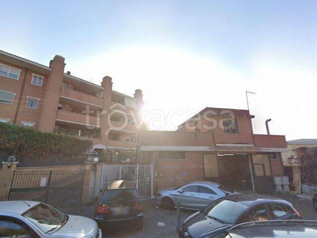 appartamento in vendita a Roma in zona Torre Angela