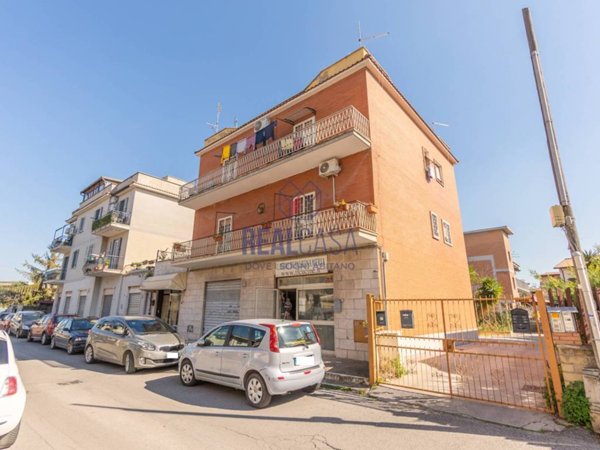 negozio in vendita a Roma in zona Romanina