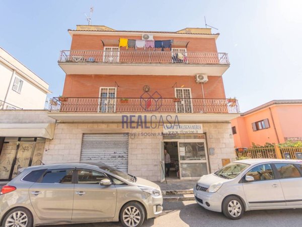 negozio in vendita a Roma in zona Romanina