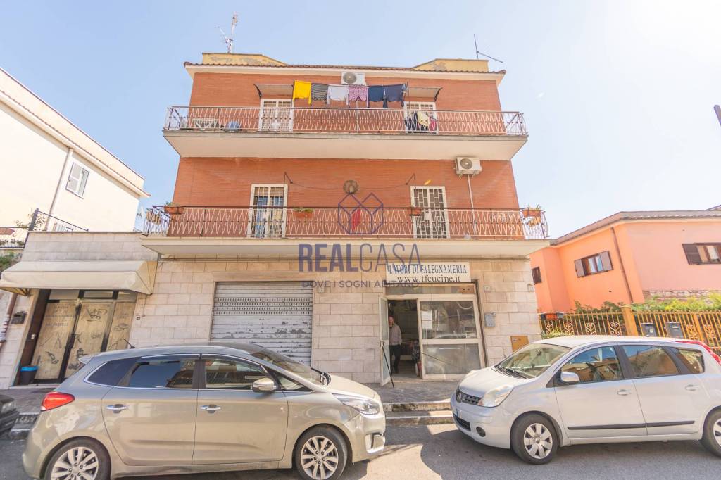 negozio in vendita a Roma in zona Romanina